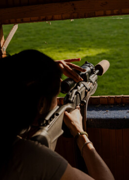 Huntress from the photoseries Hunting by Francesco Futterer, a freelance photographer based in Mannheim 